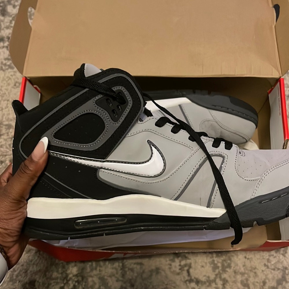 Men’s Nike air flight falcon size 15